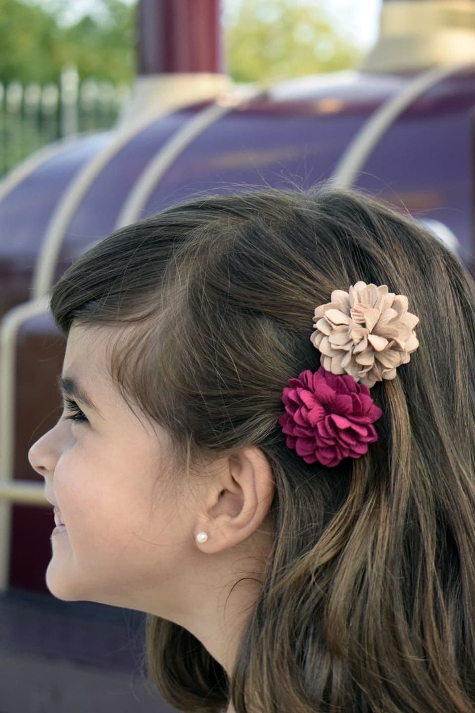 Pinza de flores beige y rosa